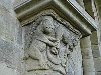 Saint-Julien-Du-Serre, Eglise romane, Chevet, Chapiteau (7)
